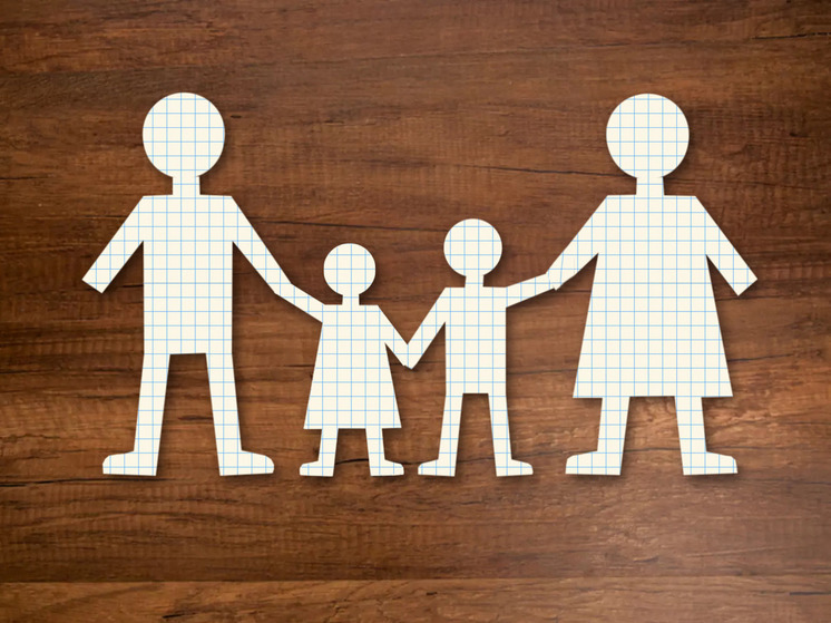 Понять, что с ребенком что-то не так, можно не только из разговоров, но и по его поведению и телесным реакциям. Напряжение, нервные привычки и изменения самочувствия часто становятся первыми сигналами внутренней тревоги. Как вовремя заметить эти признаки и правильно начать разговор с ребенком, «МК в Мурманске» рассказала семейный психолог, основатель психологического центра «Иволга» Ольга Иванова.