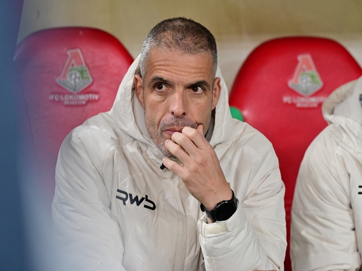 Тренер Челестини встретил футболиста Дивеева в аэропорту шутливой имитацией ударов