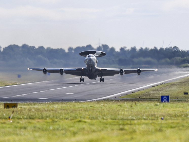 В главный хаб НАТО для снабжения ВСУ Жешув массово прибывает военная авиация