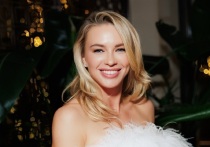 36-летняя российская синхронистка и серфингистка Анжелика Тиманина поделилась чувственными фото с отдыха. Олимпийская чемпионка по синхронному плаванию похвасталась стройной фигурой в смелом купальнике.