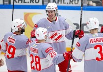 В первый день старого Нового года регулярный чемпионат КХЛ порадовал болельщиков пятью поединками, из них сразу два были принипиальные дерби