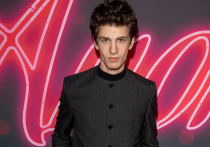 Новый сезон сериала «Мистер и миссис Смит», где Марк Эйдельштейн приглашен играть одну из главных ролей, оказался многострадальным проектом