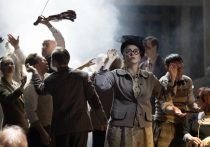 Владимир Панков, год назад назначенный худруком в Ленком, выпустил свой первый спектакль - «Репетиция оркестра» по сценарию одноимённого фильма гения итальянского кинематографа Федерико Феллини