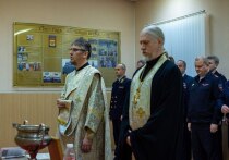 Сегодня в Управлении МВД России по Мурманской области прошел праздничный молебен, приуроченный к православному празднику Крещения Господня