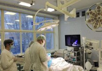 Врачи Центральной городской больнице № 7 успешно провели операцию девушку с редкой врождённой патологией – кистой урахуса