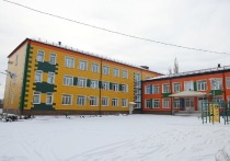 Губернатор Волгоградской области Андрей Бочаров находится с рабочей поездкой в Станично-Луганском муниципальном округе ЛНР