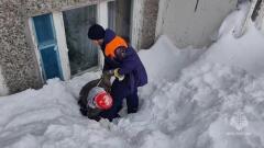 В Петропавловске-Камчатском спасатели МЧС России продолжают оказывать помощь населению