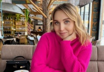 39-летняя российская теннисистка Елена Веснина порадовала фанатов горячей фотосессией. Олимпийская чемпионка 2016 года и серебряный призёр Олимпийских игр 2020 года показала фигуру в розовом боди.