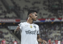 Московское «Динамо» в межсезонье выиграло еще одно соревнование. Речь о подписании бразильского защитника Давида Рикардо. В погоне за Рикардо участвовали три команды. Помимо «Динамо» это были итальянские «Торино» и «Болонья». Московский клуб ворвался в эти торги и довольно быстро уложил на лопатки конкурентов, и теперь ждем Зимнего Кубка РПЛ, чтобы «бело-голубые» представили бразильца широкой публике. 