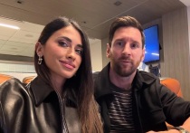 37-летняя аргентинская модель Антонелла Рокуццо показала, как стильно носить актуальные модели брюк. Жена футболиста Лионеля Месси примерила две пары брюк и две пары джинсов