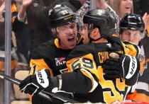 В Национальной хоккейной лиге второй игровой день подряд одними из главных действующих лиц среди россиян стали - форварды «Питтсбурга» Евгений Малкин и Егор Чинахов