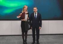 Губернатор Андрей Чибис на своей пресс-конференции наградил журналистов из Кировска и Апатитов