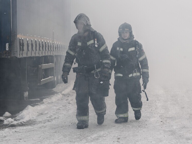 В Таганроге вспыхнул пожар предположительно из-за газовых баллонов