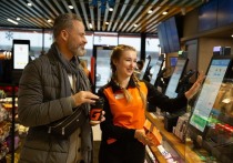 В Северной столице и Ленинградской области после модернизации начали работу три автозаправочные станции с увеличенным количеством экспресс-касс и расширенными возможностями самостоятельной оплаты топлива, товаров кафе и магазина