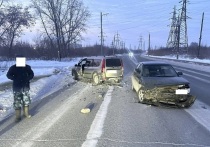 26 января в Кургане произошла дорожная авария с участием автомобилей «Лада Ларгус» и ВАЗ-21120, в результате которой пострадала несовершеннолетняя
