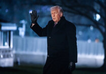 Согласно последним данным Международного валютного фонда, доля доллара США в мировых валютных резервах упала до минимального уровня в этом столетии, составив около 57%. Это, как пишет британский UnHerd (статью перевели ИноСМИ), стало антирекордом, знаменующим продолжение многолетнего тренда на дедолларизацию. 