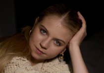 Серебряный призер Олимпиады по фигурному катанию Александра Трусова последовала тренду, захватившему соцсети. 21-летняя спортсменка и молодая мама поделилась фотографиями, сделанными в 2016 году.