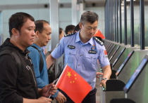 Китайские следователи посетят австралийский Брисбен, чтобы помочь в поисках мужчины, который, предположительно, ни с того ни с сего обжег маленького ребенка горячим кофе