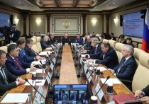"Не надо отвечать на подозрительные звонки, — заявил сенатор Алексей Пушков, открывая заседание возглавляемой им Комиссии СФ по информационной политике и взаимодействию со СМИ (заседание было посвящено теме борьбы с кибермошенничеством). — Почему-то это никак не доходит до большой части нашего населения". "Телефонная грамотность" граждан — первая и, пожалуй, самая надежная линия обороны в этой войне. Но появились здесь в последнее время и иные редуты. А скоро их будет еще больше.
