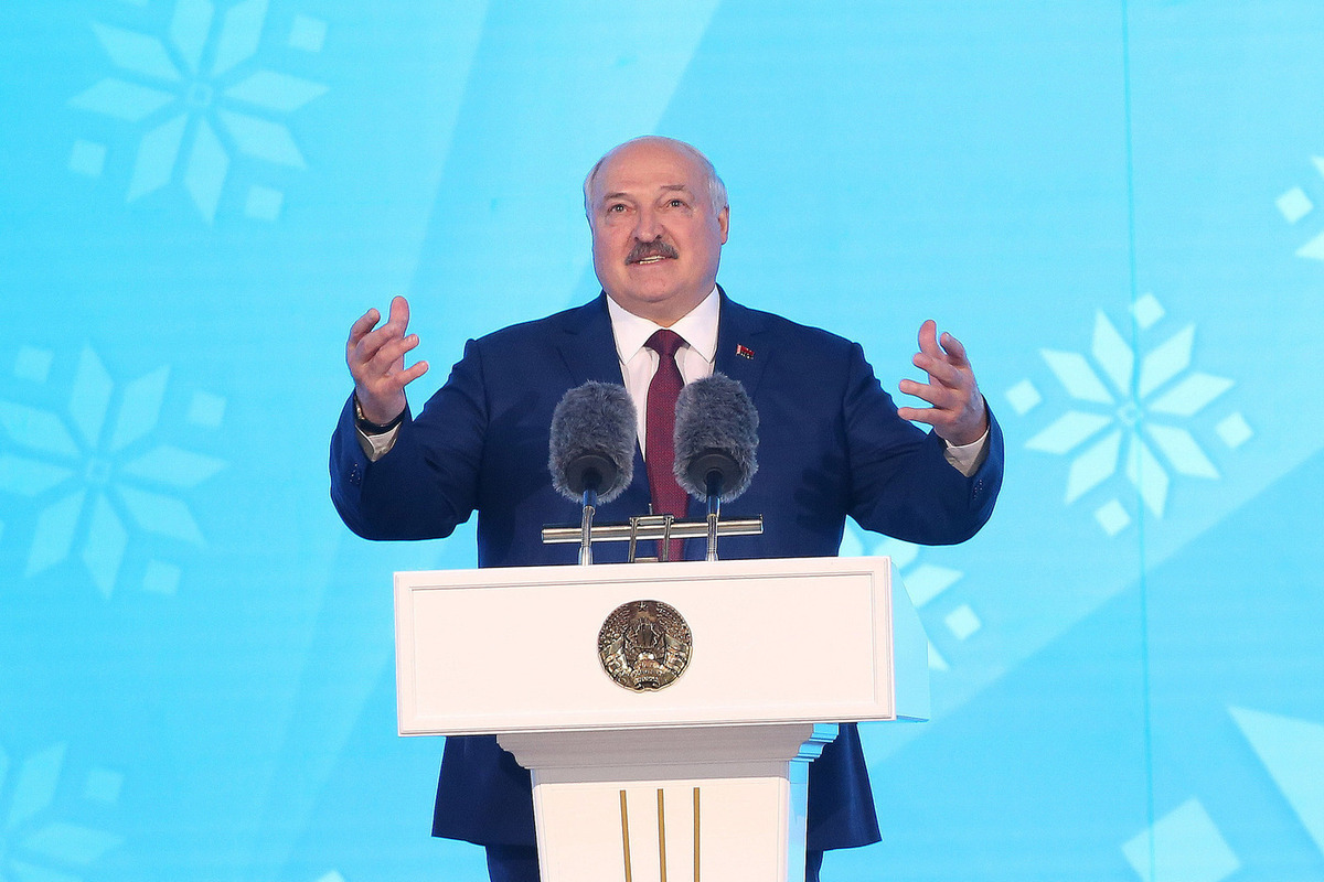 Президент Беларуси дал представительницам прекрасного пола совет, как сохранить красоту