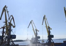 Мурманский морской торговый порт временно приостановил работу из-за отключения электроэнергии.