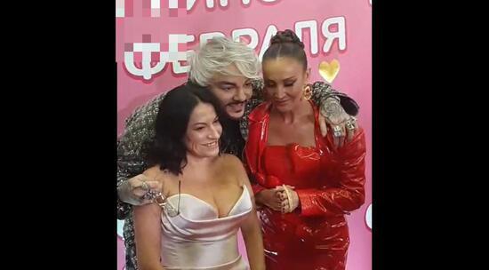 Ольга Бузова раздела Филиппа Киркорова на красной дорожке 