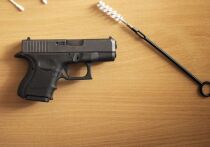 Игрушечный пистолет принес ради шутки в школу на юге Москвы шестиклассник и начал демонстрировать его учителю 2 февраля