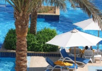 В конце января 2026 года в Госдуму был внесен законопроект, который может изменить привычный подход к планированию ежегодного отпуска для миллионов россиян. Инициатива направлена на то, чтобы исправить ситуацию, которую многие сотрудники считают несправедливой: включение выходных дней в общую продолжительность оплачиваемого отпуска.

