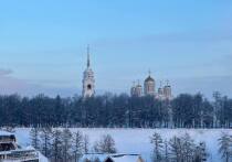 Путешествие выходного дня - отличный формат, чтобы немного отдохнуть от рабочих будней, переключиться с рутинных пейзажей и изучить что-то новое.