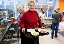 Мамы и папы проверили, что едят их дети на обеде
Родители и ученики одной из владивостокских школ на собственном опыте проверили, чем кормят детей в столовой
