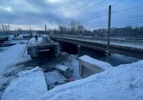 Строительство нового моста на улице Черкасской, стартовавшее весной 2025 года, не останавливается с наступлением холодов