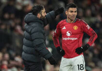 «Манчестер Юнайтед» победил «Тоттенхэм» со счётом 2:0 на «Олд Траффорд». Голы забили Брайан Мбеумо на 38-й минуте и Бруно Фернандеш за десять минут до конца матча. Капитан гостей Кристиан Ромеро был удалён на 29-й минуте за грубый подкат против Каземиро и пропустит четыре следующих игры. Победа позволила «Юнайтед» укрепить четвёртое место в турнирной таблице с 44 очками в 25 матчах, опережая «Челси» на четыре балла.