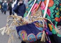 В Кольском округе на площади Центра культуры прошел саамский праздник «Радуга на снегу».