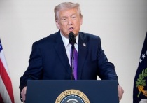 Высказывания фристайлиста Хантера Хесса о смешанных эмоциях при представлении США на Олимпиаде-2026 из-за иммиграционных рейдов вызвали критику Трампа, назвавшего спортсмена «неудачником». Двукратная чемпионка Хлоя Ким и другие атлеты поддержали право на свободное мнение. Гас Кенворти сообщил об угрозах после критики ICE. USOPC заявил о мерах защиты спортсменов. Ситуация обострила дискуссию о границе между спортом и политикой.