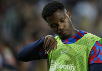 Каталонская полиция проводит досудебную проверку по заявлению гражданки Нидерландов о возможном сексуальном нападении. В заявлении упоминается младший брат футболиста Ансу Фати. Женщина утверждает, что пострадала после посещения ночного клуба с Ламином Ямалем и другими лицами, подозревая воздействие психоактивных веществ. Официальной жалобы пока нет, однако расследование продолжается в рамках полномочий СГББ. Представители «Барселоны» и полиции опровергли ряд деталей, распространённых СМИ.