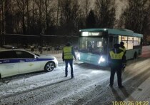 Представители подведомственного Комтрансу СПб ГКУ «Организатор перевозок» вместе с сотрудниками Госавтоинспекции провели внеплановый рейд автобусов одного из коммерческих перевозчиков Петербурга. В ходе проверки они нашли 8 нарушений и вынесли 5 постановлений, сообщает пресс-служба Комитета по транспорту.