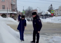 Сотрудники городской прокуратуры и отдела ГИБДД провели совместный осмотр улично-дорожной сети.