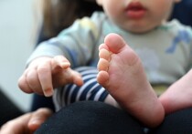 На Филиппинах супружеская пара арестована за попытку продажи собственной 12-дневной дочери всего за 470 долларов