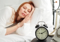 Эксперт Павел Кудинов в беседе с РИАМО рассказал, что совам и жаворонкам важно спать одинаковое количество часов, но нужно учитывать, что пик их активности приходится на разное время дня.