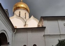 15 февраля 2026 года православный мир отмечает один из древнейших и самых значимых праздников — Сретение Господне. Этот день занимает особое место в церковном календаре, являясь двунадесятым (одним из 12 главных после Пасхи). В 2026 году торжество выпадает на воскресенье, что дает верующим прекрасную возможность посетить праздничную службу.