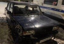 Во Фрунзенском районе горожане обратились к Госавтоинспекции из-за скопления молодежи и дрифта на парковке торгового центра. На месте сотрудники обнаружили 16-летнего водителя за рулем ВАЗ 2107. Об этом сообщает пресс-служба Госавтоинспекции Петербурга и Ленобласти.