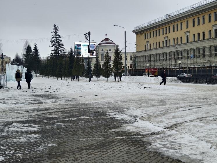 В Томске на Новособорной полностью демонтировали ёлку