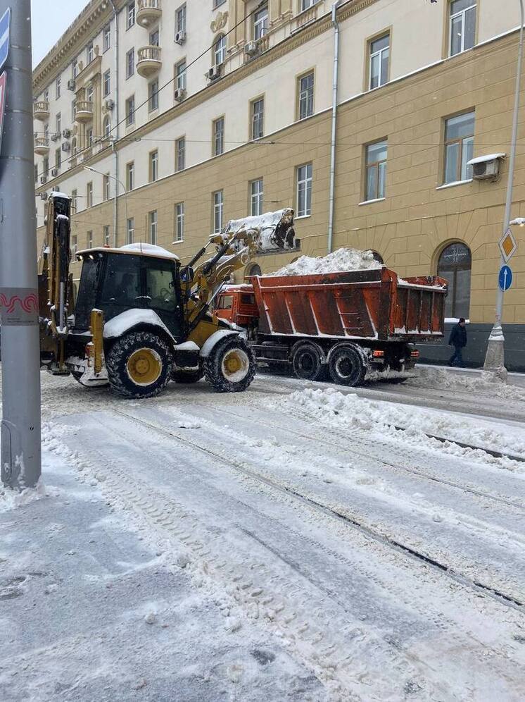 ТАСС: Авто, мешающие уборке снега Подмосковье, могут эвакуировать на автостоянку