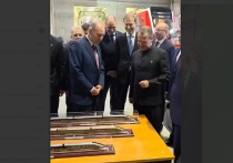 Председатель партии «Единая Россия» Дмитрий Медведев в рамках визита в Свердловскую область побывал на заводе «Уральские локомотивы»
