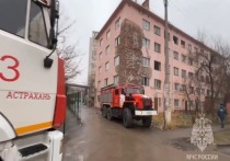 В Ленинском районе Астрахани произошел пожар в неэксплуатируемом расселенном пятиэтажном доме
