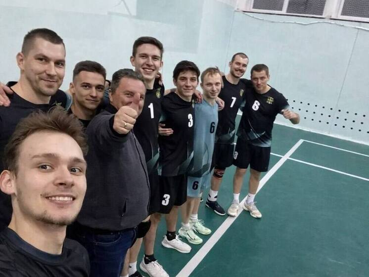 Глава калужского Ульяновского района поддержал юных волейболистов
