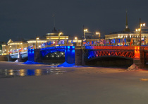 В ночь с 22 на 23 февраля в Санкт-Петербурге Дворцовый, Троицкий мосты и мост Бетанкура окрасятся в цвета российского триколора. Об этом сообщили в пресс-службе Смольного.