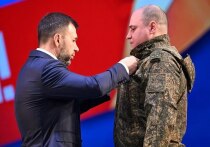Пушилин поздравил жителей ДНР с Днем защитника Отечества и вручил награды