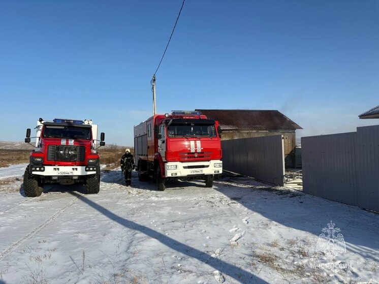 Хакасские пожарные спасли от огня две машины