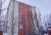 В Кировске закончили капитальный ремонт фасада дома № 4 на улице Мира